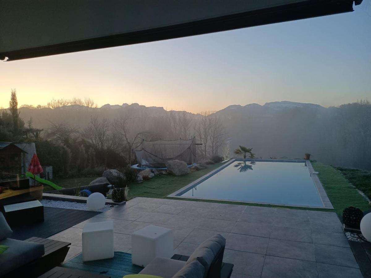 Chambres, Cuisine, Piscine, Spa, Billards, Airhockey, Nature Fillinges ภายนอก รูปภาพ